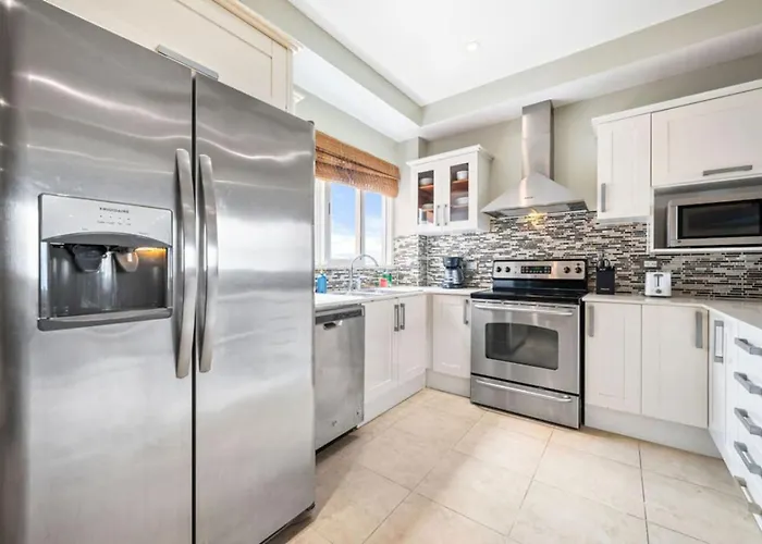Apartment Ocean View In Steps To The