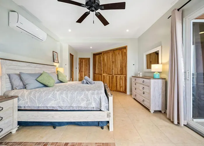 Apartment Ocean View In Steps To The